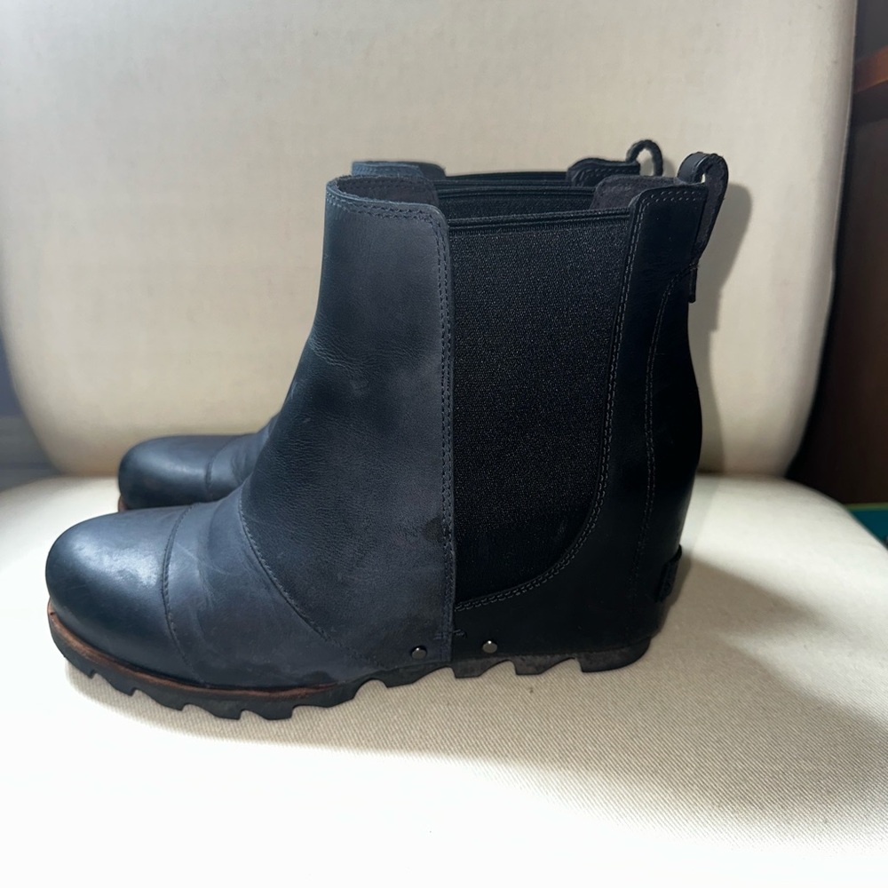 Sorel Black and Blue Ankle Booties
